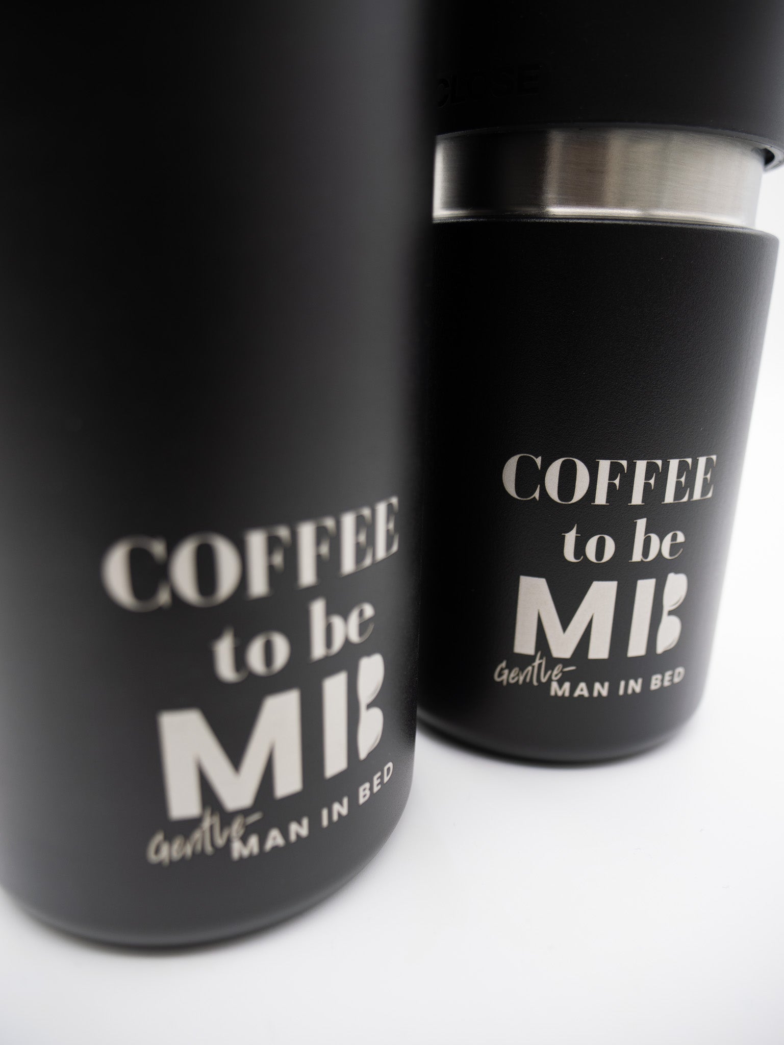 MIB - Gentleman in Bed (Thermobecher) Für lange Tage, kleine Fluchten und Lieblingsmomente